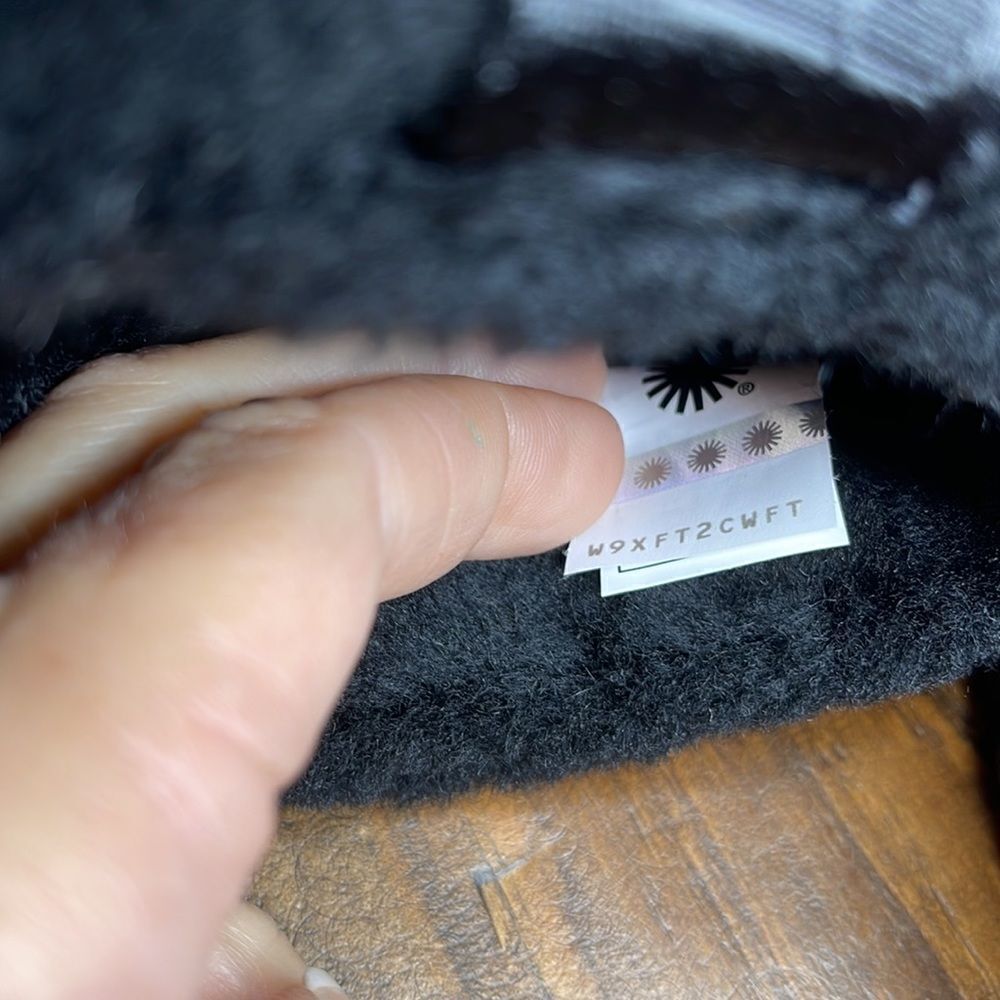 UGG Black Men's Slippers - Picture 5 of 7